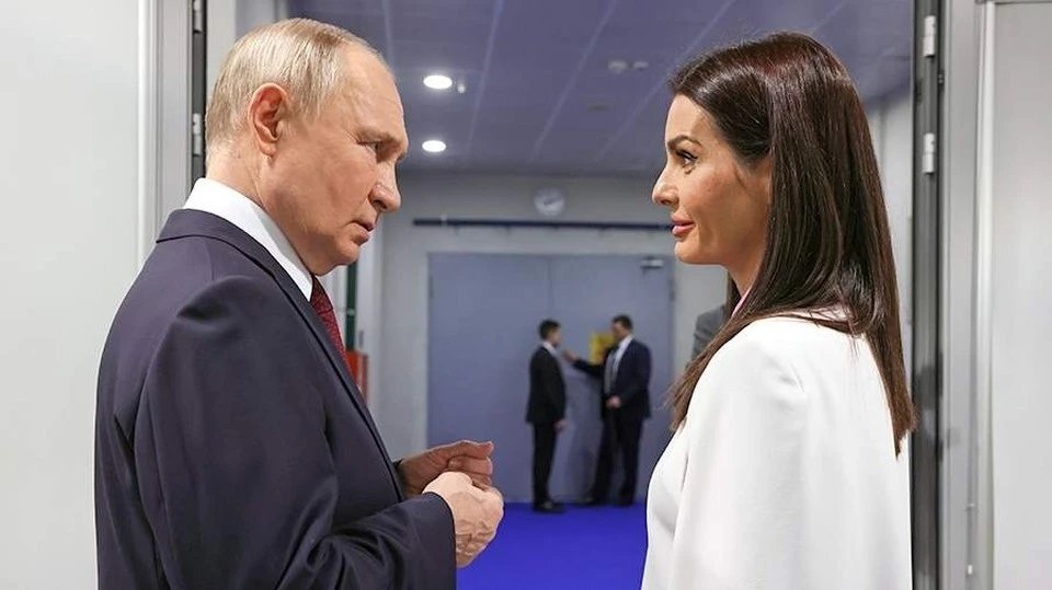 latiniano's tweet photo. путинский фашизм пытается читать демократической и свободной Молдове лекции на тему "что такое демократия и как её правильно строить и ею пользоваться" или за что Евгению Гуцул (Буюклы) посадили в Молдове на 7 лет
-----
итак, в результате судебного разбирательства было установлено, что Гуцул, работая менеджером в отделе мониторинга, планирования и контроля политической партии «Шор» (промосковская ОПГ), в период с октября по декабрь 2021 сознательно способствовала получению незаконного финансирования конкурентом на выборах от организованной преступной группы

для этого она незаконно ввезла в Молдову 21.000 долларов от организованных в Украине кампаний при взаимодействии с другими преступными элементами из Украины и Молдовы

для сокрытия происхождения этих средств, Гуцул поручила председателям территориальных отделений оформить фиктивные пожертвования, что придавало законный характер суммам, полученным из незаконных источников

далее, в период с января по ноябрь 2022, она, в качестве соучастника, приняла незаконное финансирование для политической партии на общую сумму 40.535.897 лей, деньги были направлены на незаконную диверсионную деятельность по свержению законной власти и захвату страны

с этой же целью в феврале 2022 Гуцул совершил еще 3 поездки в Украину и Румынию, откуда незаконно привезла "чёрных" 84.000 долларов США

с августа по октябрь 2022 она вербовала и вознаграждала участников платных "протестов", проводившихся перед государственными учреждениями в Кишинёве, выплачивая им от 300 до 400 лей и обеспечивая их централизованным транспортом

в ходе этих акций, Гуцул отвечала за управление "протестующими", которые размещались в палатках круглосуточно, получая каждый по 100 долларов/сутки

всего оплату получили 19.024 "протестующих" в общей сумме 36.999.712 лей плюс 60.000 из них украла лично (здесь и выше только доказанные суммы)

это короткий и неполный экскурс, продолжение следует

не пользуйтесь непроверенными левыми источниками и русской путин-пропаганден, сейчас на эту тему будет много вранья и пропагандистской пены

на первый взгляд суммы небольшие, но это только железно доказанные эпизоды (а их на порядок больше), которые обеспечили законность приговора - 7 лет тюрьмы

спасибо всем, кто читает, буду информировать ⬇️