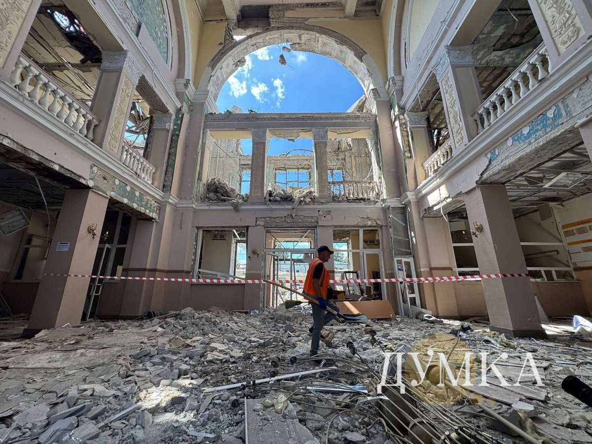 Russia struck a town of Lozova in Kharkiv region with 34 drones, according to the head of the Regional Military Administration, Oleh Syniehubov.

He reported that 2 people were killed and 10 were injured in the attack.