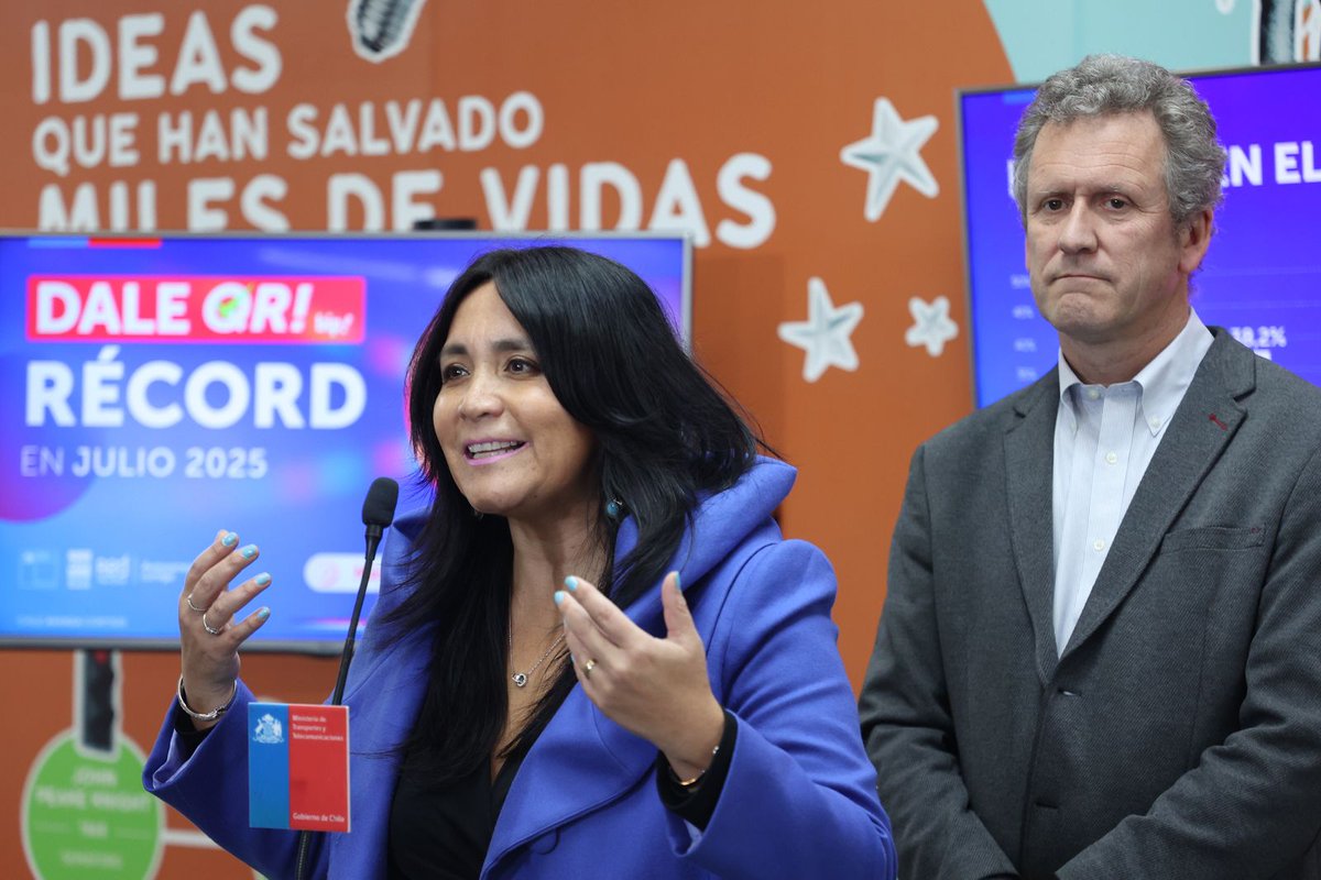 El ministro <a href="/MTTChile/">Ministerio de Transportes y Telecomunicaciones</a>, Juan Carlos Muñoz y la Dir.ª DTPM, Paola Tapia, entregan positivo balance del Dale QR e índice de evasión.
✅Dale QR: 35 mil beneficiados
✅En 2025, 400 millones de validaciones en buses; 4,3% más que en 2024.
✅Baja en 9,3 ptos. en el índice de evasión