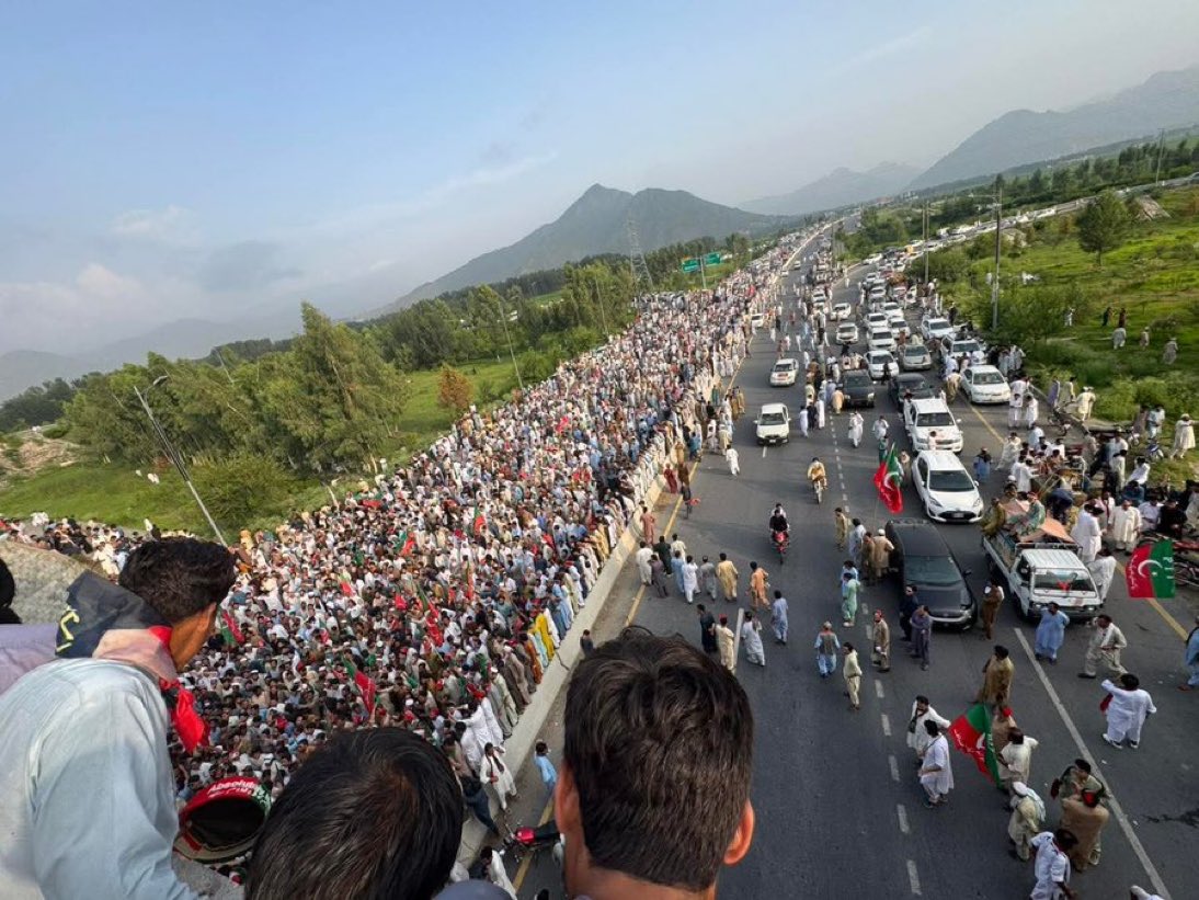 عمران خان کی مقبولیت ختم ہوئی پڑی ہے 😂