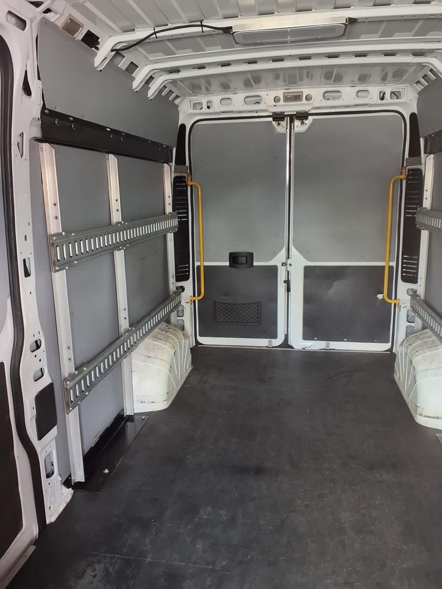 CommercialTruck's tweet image. 🚚 Used 2022 RAM ProMaster 2500 Cargo Van 💪
✔️ 114K miles 
✔️ Automatic 
✔️ 8900 GVW
📍 Located in Cleveland, OH — ready to work and built to haul. 💪
🤩 Check it out today 👉 brnw.ch/21wUGq8

#WorkVan #ProMaster2500 #CommercialTruckTrader #BuySellResearch