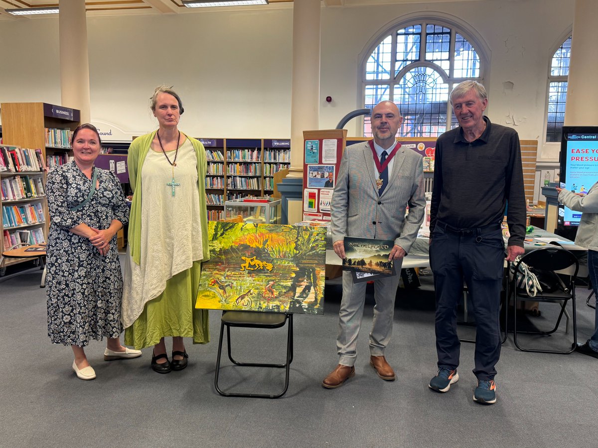 WolvesMayor's tweet image. Also known as the Battle of Tettenhall or Wednesfield, it marked a key step toward the unification of England.
Today I visited Central Library, where I viewed beautiful examples of medieval style textile work created by members of the public- a remarkable display of local talent