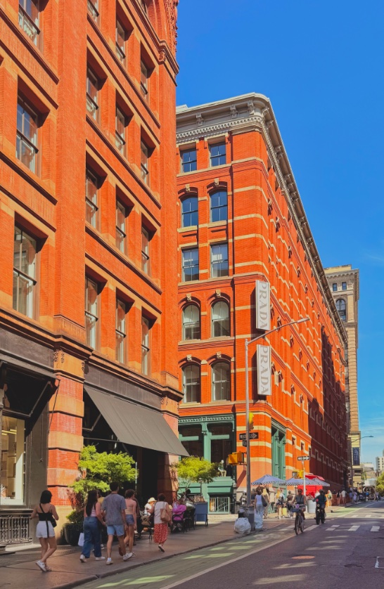 길을 헤매도 즐거웠던 소호. 
2025, 7월의 뉴욕.