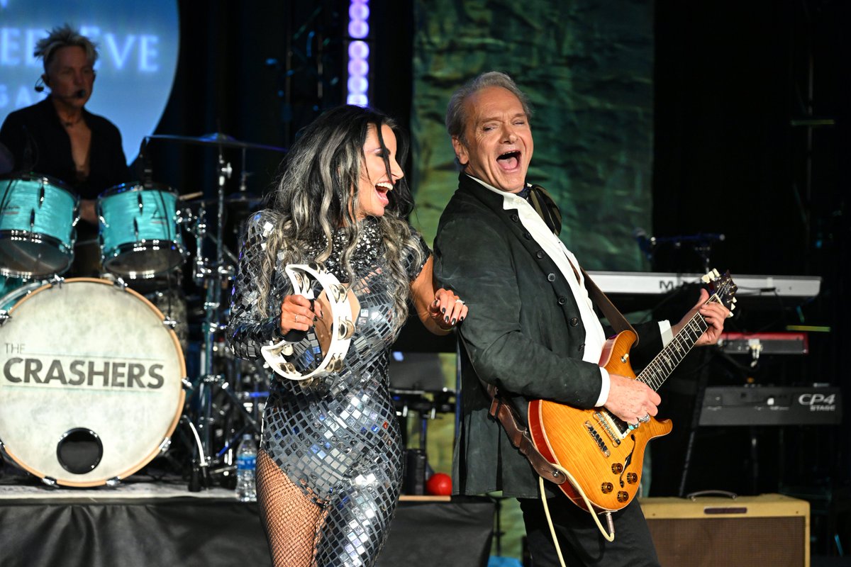 Unbridled_Eve's tweet image. One night. One stage. One unforgettable performance by Jack Hues of Wang Chung at Unbridled Eve.

#UE25 #UnbridledEve #JackHues #WangChung #LiveMusic