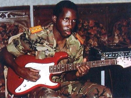 POuedr's tweet image. 🇧🇫#BF Un moment fort symbolique, historique. Remise de la légendaire 🎸 Guitare Rouge du Capitaine #ThomasSankara ce 5 août 2025 et qui sera désormais exposé au musée du Mémorial qui porte son nom.
C'est une mémoire révolutionnaire qui reprend sa place auprès du peuple.
