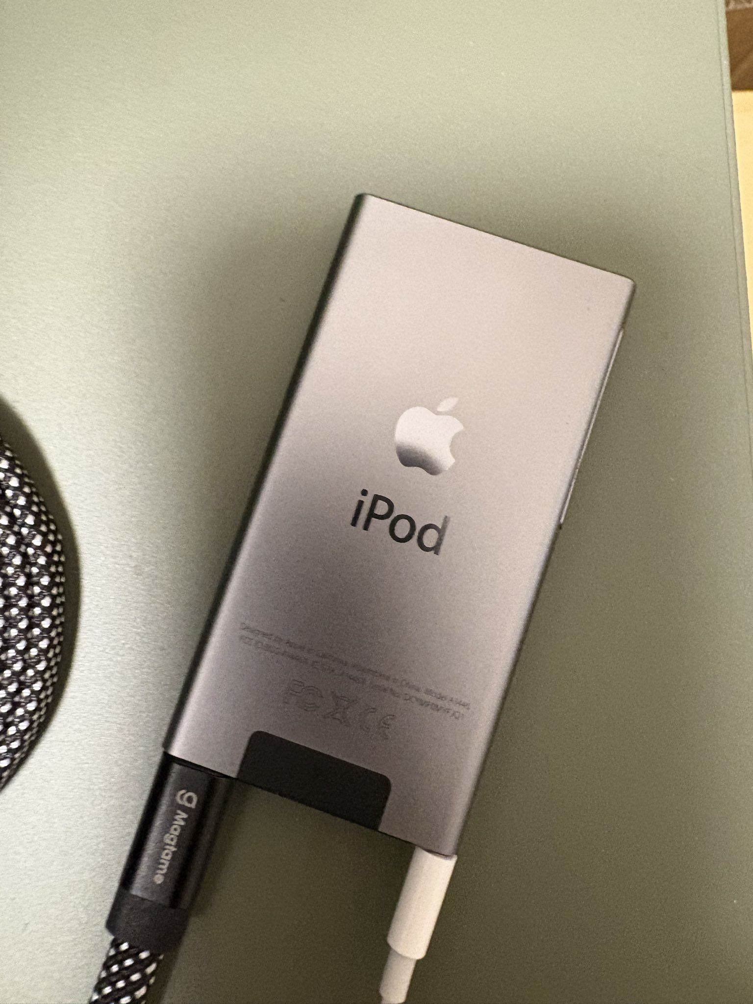 その他 ipodnano iPod 4th gen mono 40GB stops working when back cover is