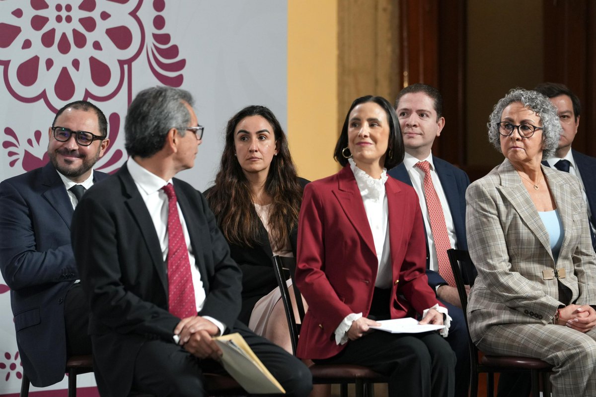 Pemex es y seguirá siendo la empresa de todos los mexicanos 🇲🇽, para el presente y para el futuro de este país. Gracias al trabajo interinstitucional 🫱🏻‍🫲🏼 entre la #SENER, <a href="/Hacienda_Mexico/">Hacienda</a> y <a href="/Pemex/">Petróleos Mexicanos</a>, liderado por la Presidenta <a href="/Claudiashein/">Claudia Sheinbaum Pardo</a> se ha logrado construir una visión de