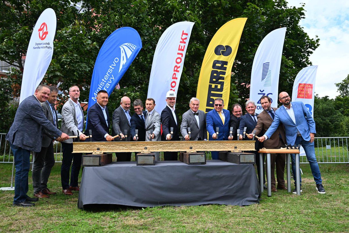 🚋Tramvají až do Malešic!
Zahájili jsme výstavbu nové tramvajové trati v pražské Počernické ulici.

🇪🇺Evropská unie pokryje 85 % způsobilých výdajů na stavbu 2,4 kilometru trati se 6 zastávkami: až 1,5 miliardy Kč.

#TadyPomahaEU