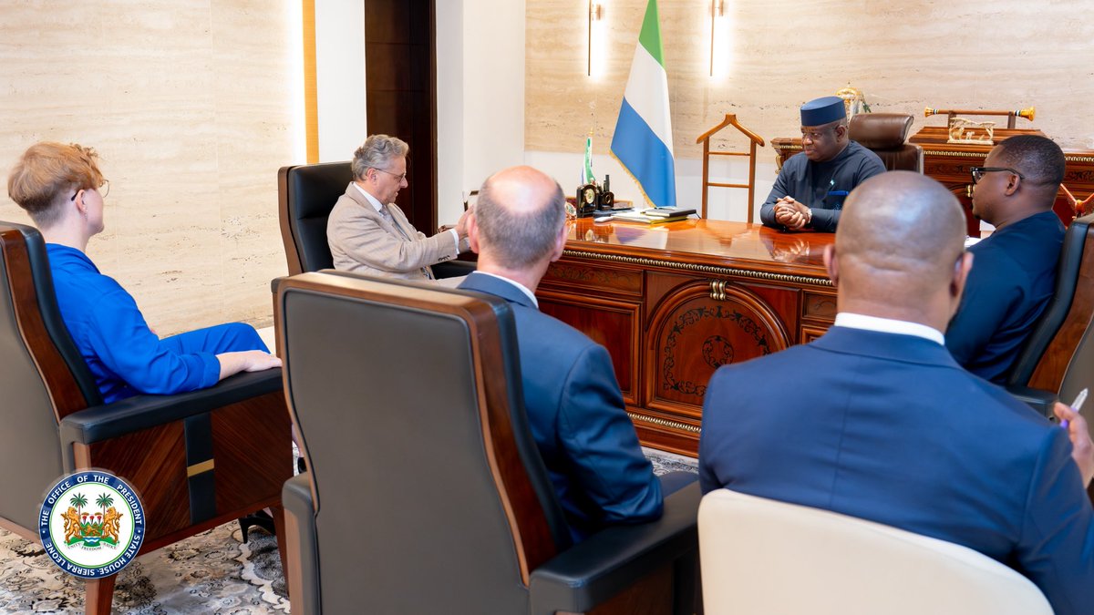 Presidency_SL's tweet image. The German Ambassador to Sierra Leone, Jens Kraus-Masse said goodbye to His Excellency @julius_maadabio at State House. 

@julius_maadabio expressed his gratitude for the Ambassador&apos;s commitment to strengthening the bond between Sierra Leone and Germany. He warmly invited him to…