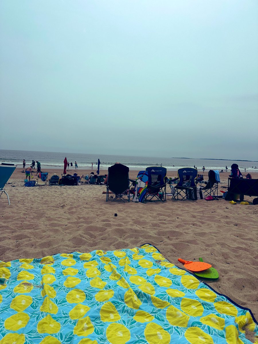 Early bird gets the best real estate at the beach lol…… it’s war of who gets up earlier to get a good spot 🤣🤣