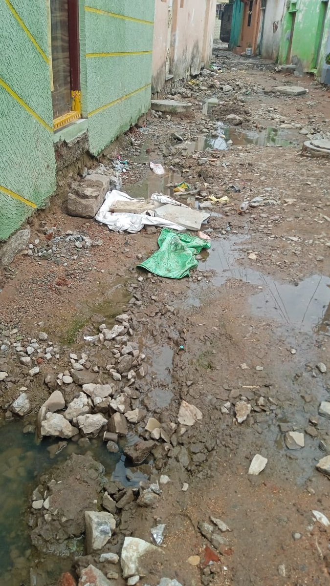 MakhanSubhash's tweet photo. Dear @GHMCOnline since 3 weak road work and drainage overflowing  near https://t.co/53UuTwsvpp 11-1-239 to 265 Aghapura Dhobi galli since weak token no 7805.I request to ghmc &amp; @HMWSSBOnline to look what is the actual reason,why is pending @TelanganaCMO I enclosed the picture's. https://t.co/GOA3jBB8AY