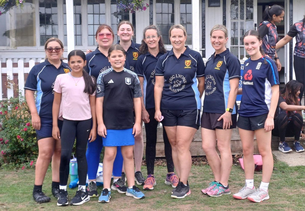 Our Women’s softball team attended another tournament this weekend at Moseley Ashfield

Match Results:
🔹 Brummies – 261
🔹 KVCC – 245

🔹 Long Itch – 282
🔹 KVCC – 223

Well done Ladies!