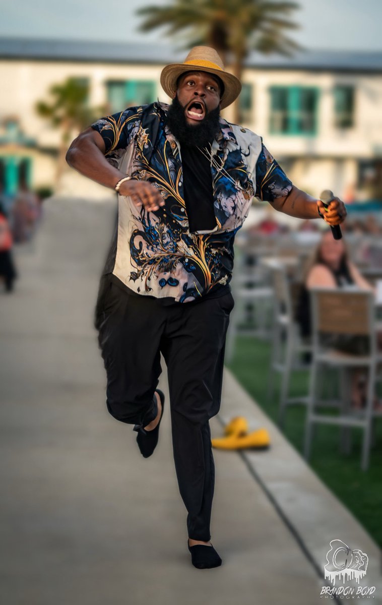 🏃🏾‍♂️‍➡️When the wife pulls out that “honey-do” list… 😂 
#marriagehumor #funlove #zakwebbmusic