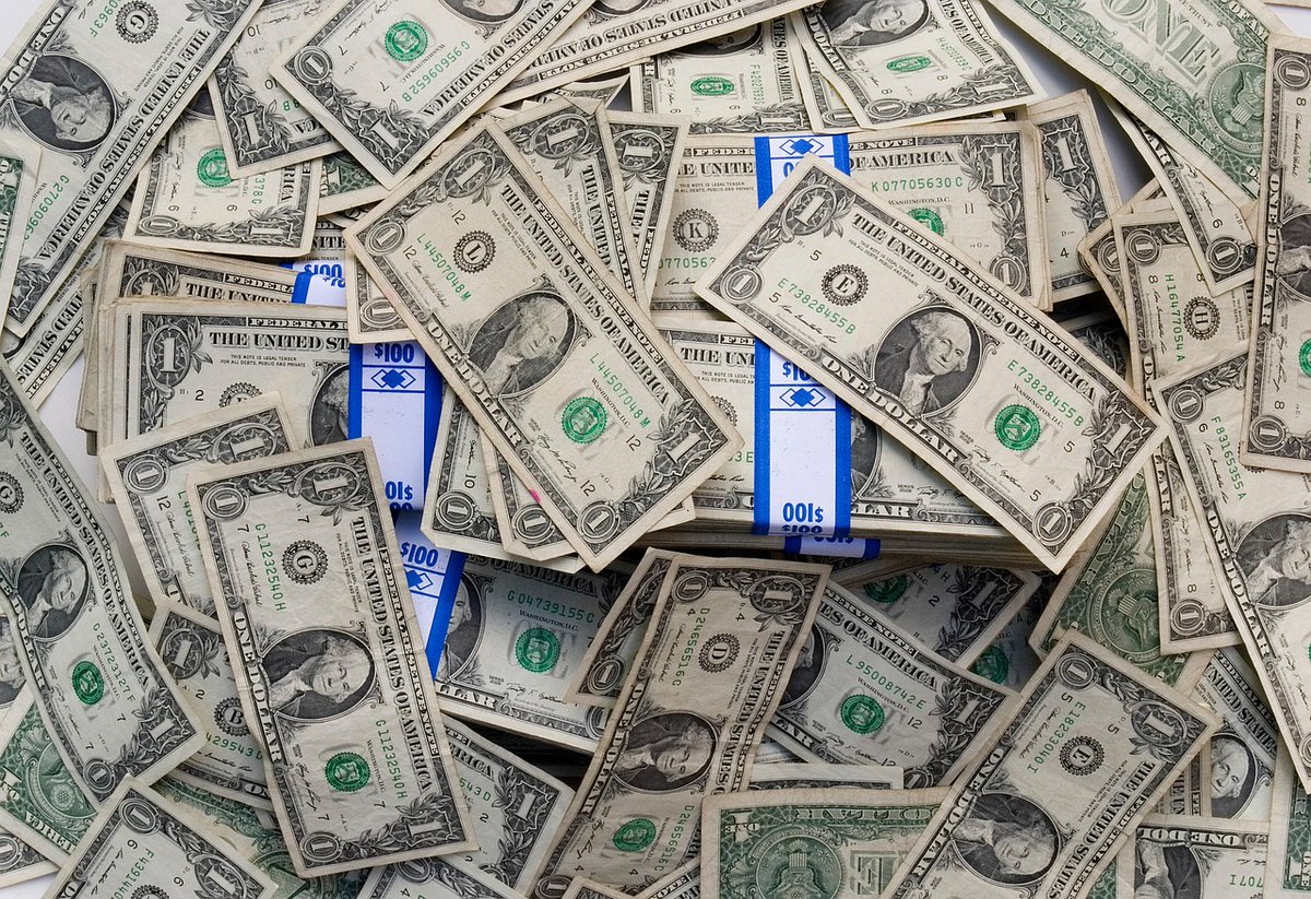 legitfnleaks's tweet photo. You'll need money to buy V-Bucks in season 4 ‼️ https://t.co/cmjLKBajk6