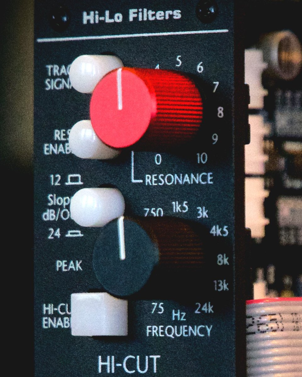 The Hi-Lo is an adaptive Hi-Cut/Lo-Cut filtering module that responds dynamically to sources, providing a high degree of control and signal enhancement, unavailable in any  other modern-day 500 series module.

Learn what makes the Hi-Lo so unique: 
▶️ bit.ly/3WtVqxM
