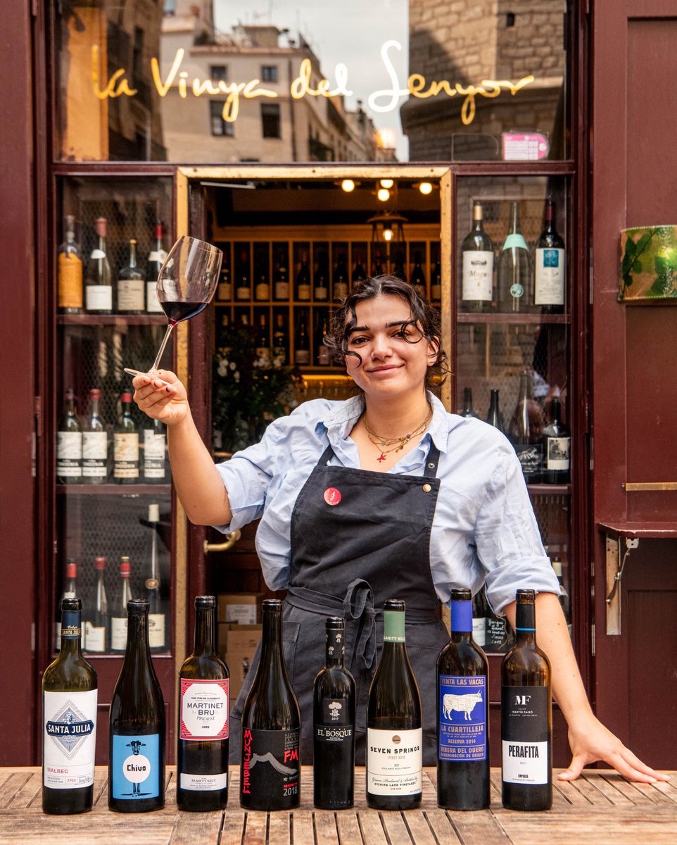 No et perdis la nostra fantàstica selecció de vins negres a copes. Fins al 15 d’agost!👇🏻