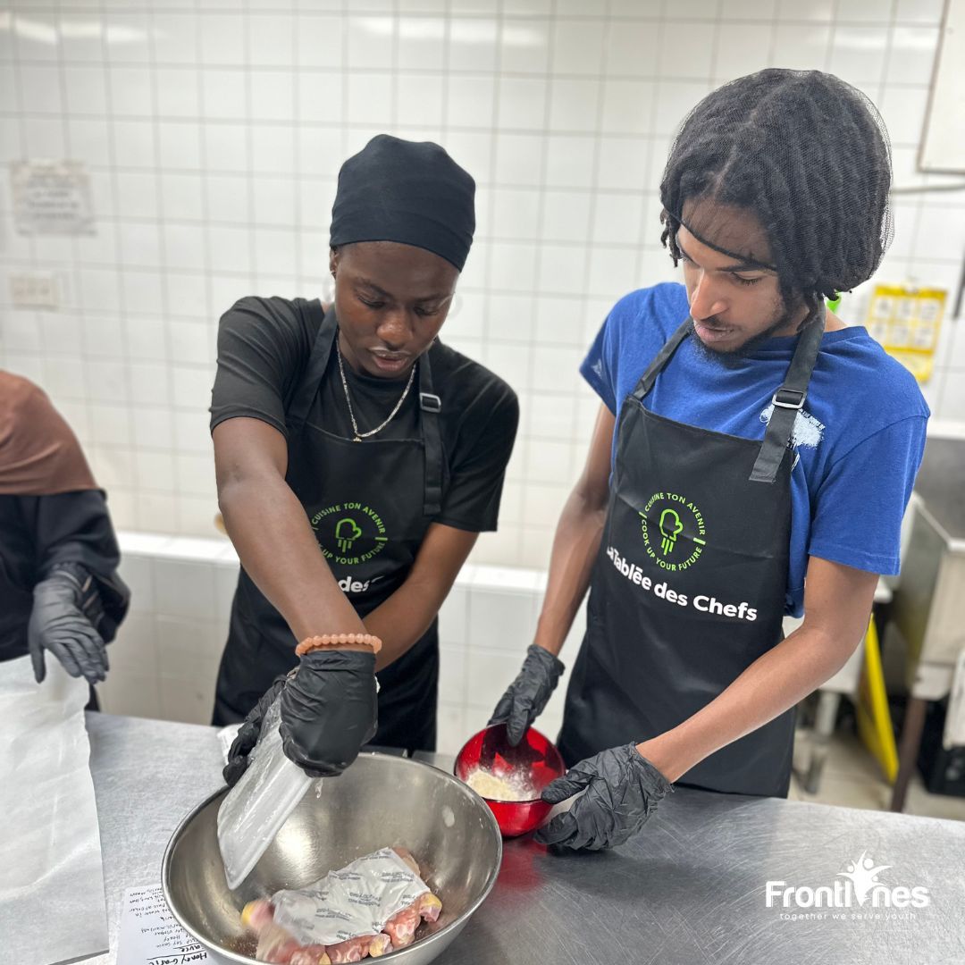 🔥🍗 Chef Mikey pulled up to our F.E.E.T. program and showed our youth how to season and cook chicken to perfection!

From learning the right blend of spices to mastering the pan—our youth are leveling up their kitchen skills one delicious recipe at a time.