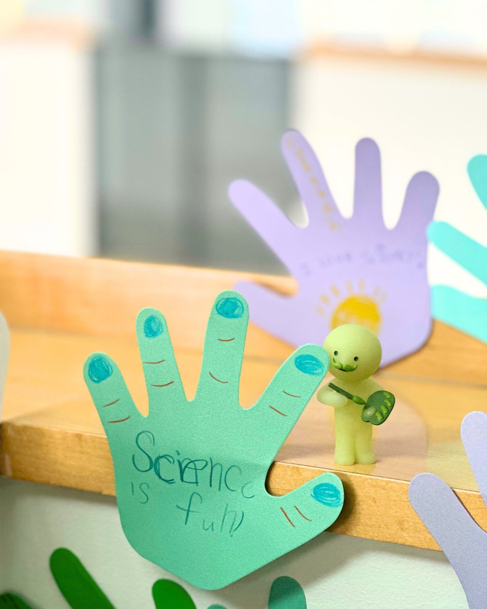 Smiski wandered into a world of paper palms and pastel thoughts… and found a message that spoke to his tiny glowing soul: 🖐️ Science is fun! 💚

#SmiskiSighting #LootLabFinds #WhimsicalWonders