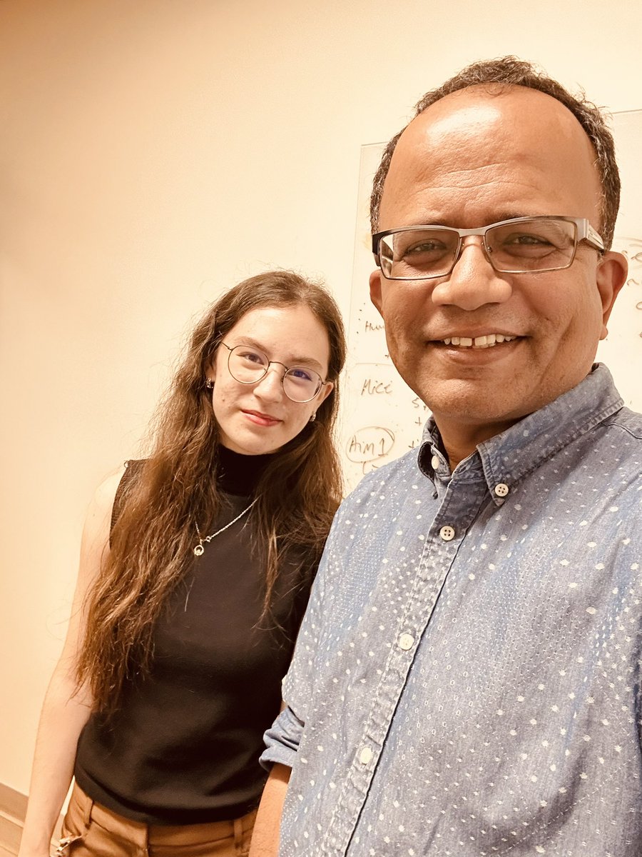 Thrilled to share that our undergraduate student, Ms. Gabriella Antmann, won 2nd Place Research Award in the  <a href="/AmericanCancer/">American Cancer Society</a> Summer Internship @ Summer Undergraduate Research Symposium! Miami👏
Huge thanks to the #NagLab team - especially <a href="/sudhakarjinka/">Sudhakar Jinka</a> #SPCRI <a href="/SylvesterCancer/">Sylvester Comprehensive Cancer Center</a>