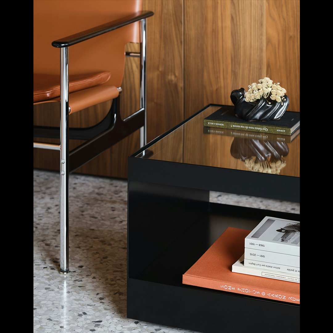 Made of welded steel with polished and glossy finishes, <a href="/Knoll_Inc/">Knoll</a> 's D’Urso Occasional Table picks up reflections of objects around it and becomes part of the overall environment. ow.ly/3lST50Wy5mB

#johnamarshallco #knoll #millerknoll #officefurniture #workplacedesign