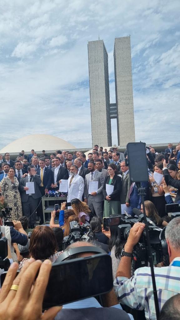 🚨 CHEGA DE ENROLAÇÃO- Alcolumbre deve pautar o impeachment de Alexandre de Moraes. 

- Hugo Motta precisa colocar o PL da Anistia em votação, como prometeu. 

BASTA PAUTAR. O BRASIL QUER VOTAR!!!