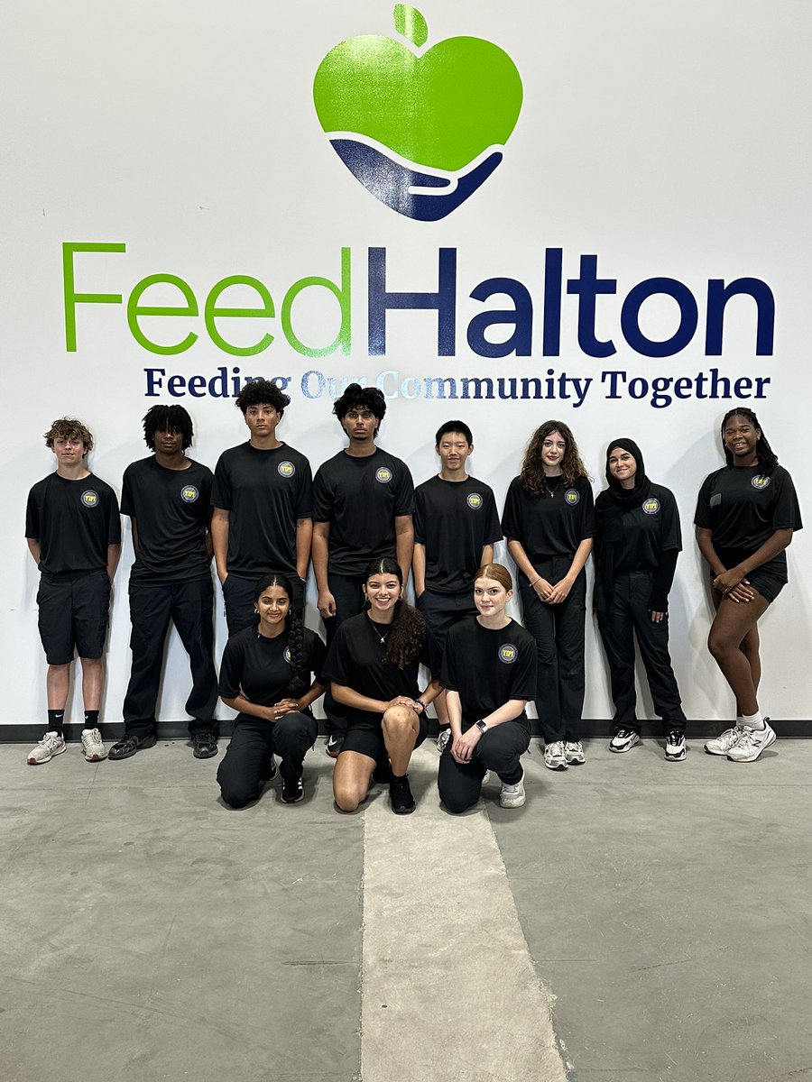 HRPS_Comm's tweet photo. Huge shoutout to our amazing YIPI students who volunteered at @FeedHalton! 💪 They sorted an incredible 10,000 pounds of canned food to help fight hunger in our community. #FeedHalton #CommunityImpact #YIPI https://t.co/RTuUpT8jlD