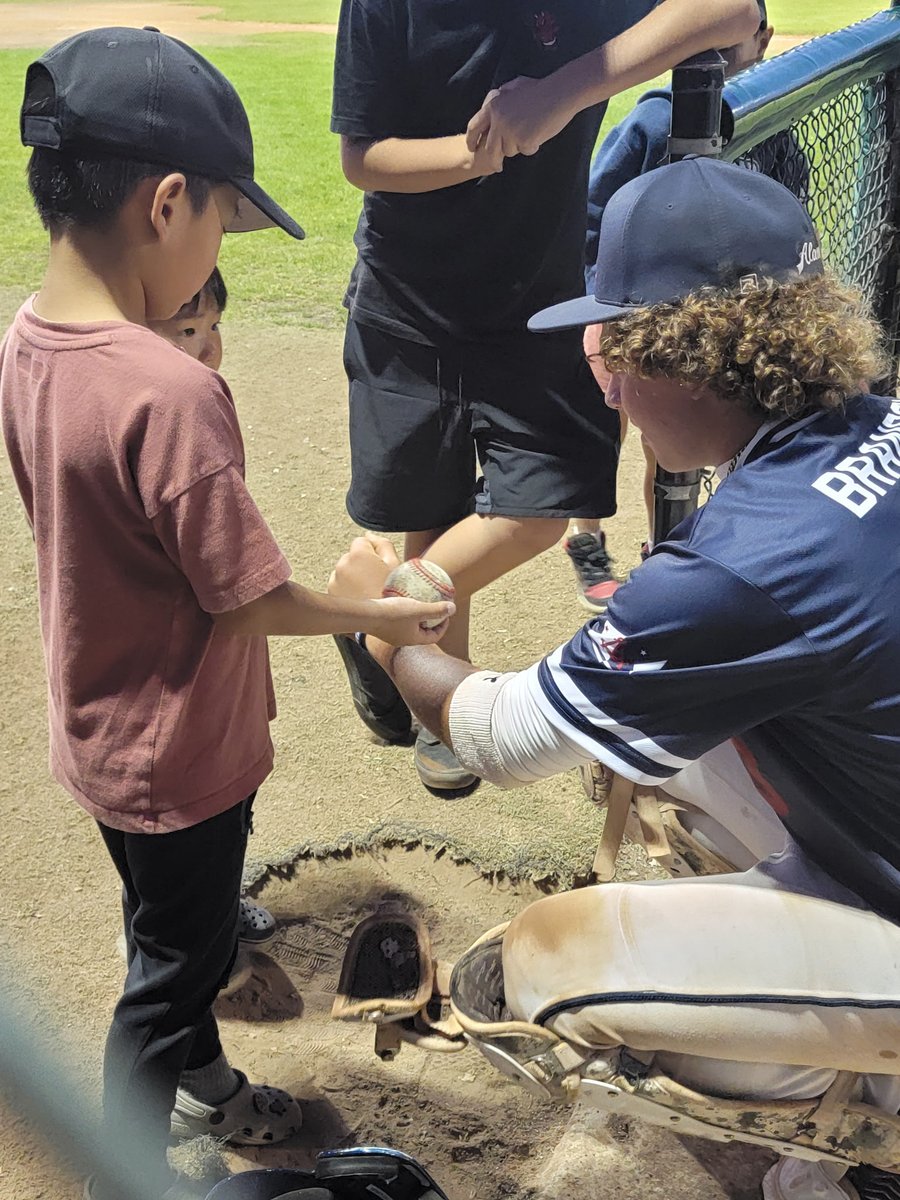 Morgunbrandon2's tweet photo. "I’ll never forget being that kid looking up to players, dreaming of moments like this.
Tonight, I got to meet some awesome little dudes—signed some balls, gave away a foot guard, and shared a few smiles.
The best part? Seeing their faces light up.
Always remember where you came from. I was that kid once, too, and still am trying to fulfill my dream. 

Gotta pay it forward. 🙏⚾️"