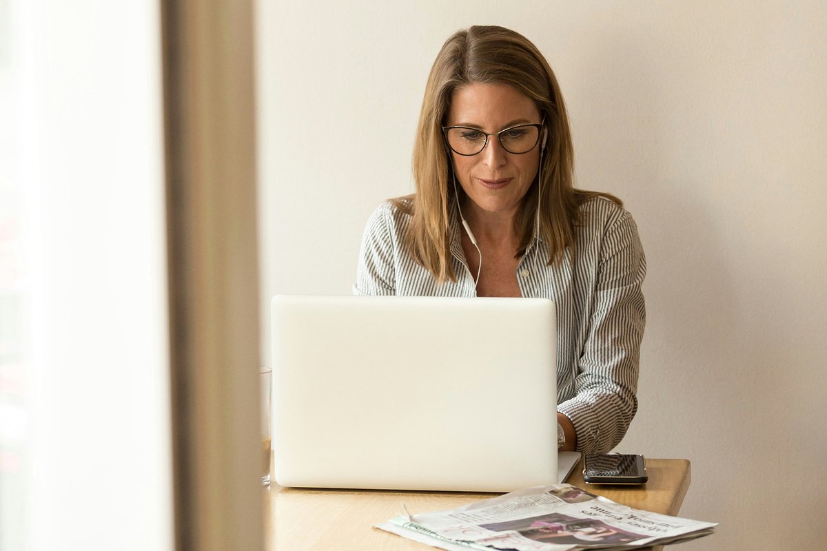 "It’s lonely at the top." It’s a phrase we hear often - and with good reason. 
In this piece by Melia Easingwood, she explores what that experience looks like - and, crucially, what organisations can do about it...
ow.ly/E6RT50WA9Q9

#Leadership #Resilience  #TheTallWall