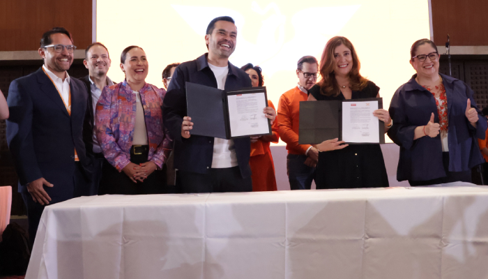 IBERO CDMX (@ibero_mx) on Twitter photo 🤝 La IBERO CDMX y <a href="/MovCiudadanoMX/">Movimiento Ciudadano | Movimiento Naranja</a> firman convenio para formar liderazgos municipales transformadores.
🎓 Inician con 41 alcaldesas y alcaldes electos en Veracruz que cursarán un diplomado con enfoque en gobernanza, justicia y género.
🧭 Conoce más: acortar.link/4M0eiQ 🤝 La IBERO CDMX y <a href="/MovCiudadanoMX/">Movimiento Ciudadano | Movimiento Naranja</a> firman convenio para formar liderazgos municipales transformadores.
🎓 Inician con 41 alcaldesas y alcaldes electos en Veracruz que cursarán un diplomado con enfoque en gobernanza, justicia y género.
🧭 Conoce más: acortar.link/4M0eiQ