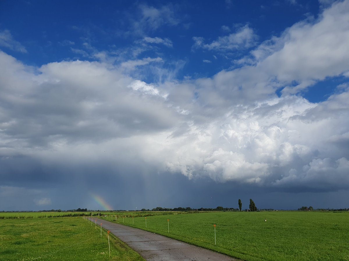 Buien Leeuwarden levert mooie luchten op
<a href="/janvissersweer/">JAN VISSER</a> <a href="/helgavanleur/">Helga van Leur ☀</a> <a href="/BuienRadarNL/">Buienradar</a> <a href="/NoodweerBenelux/">NoodweerBenelux</a> <a href="/EdAldus/">Ed Aldus</a> 
#regenboog #hagel #buien