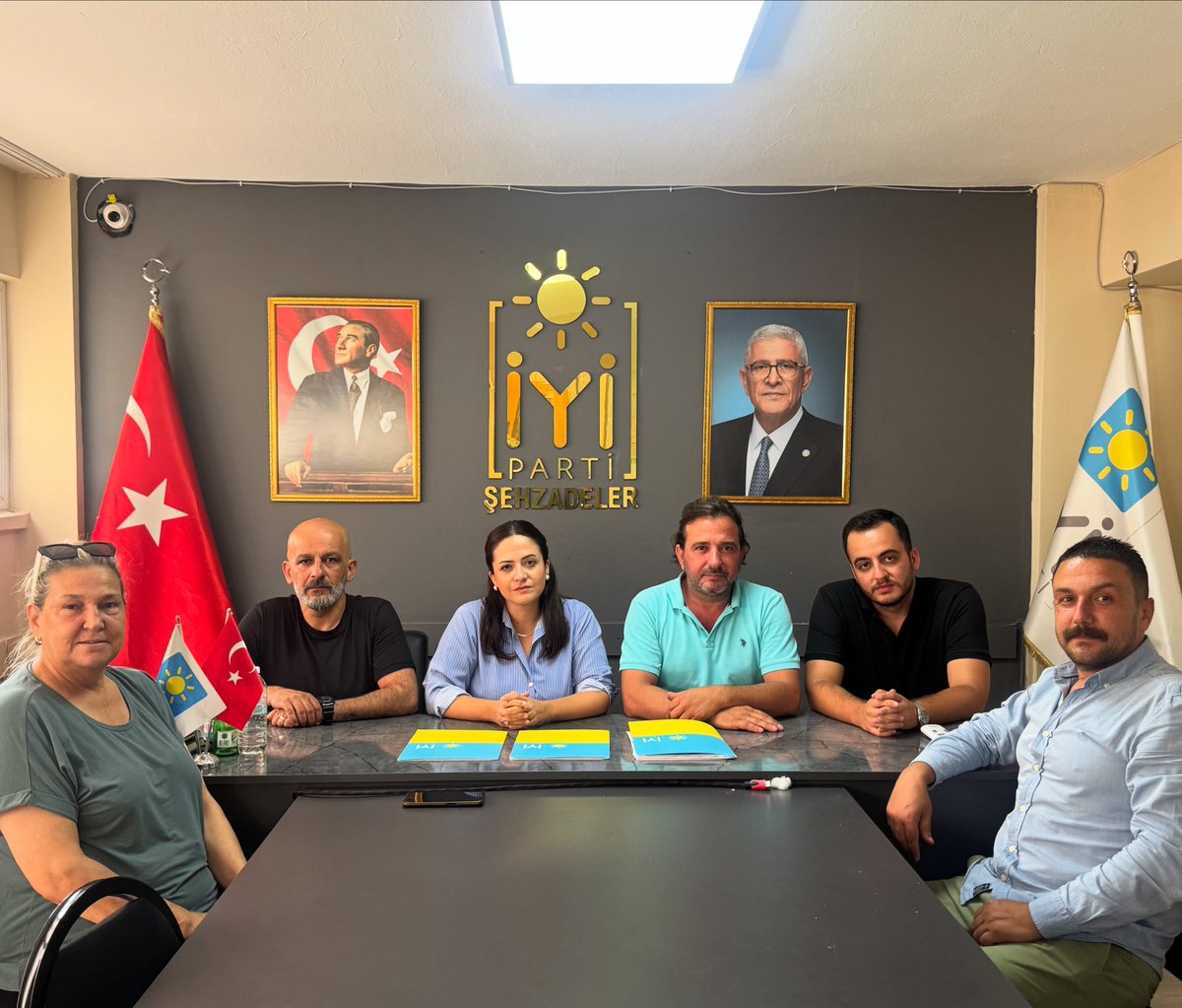 Şehzadeler Belediyesi Ağustos ayı meclis toplantısı öncesinde, belediye meclis üyelerimizle birlikte grup toplantımızı gerçekleştirdik.
Toplantımızda alınan kararların kentimize ve hemşehrilerimize hayırlar getirmesini diliyorum.

<a href="/iyiparti/">İYİ Parti</a> <a href="/MDervisogluTR/">Müsavat Dervişoğlu</a>