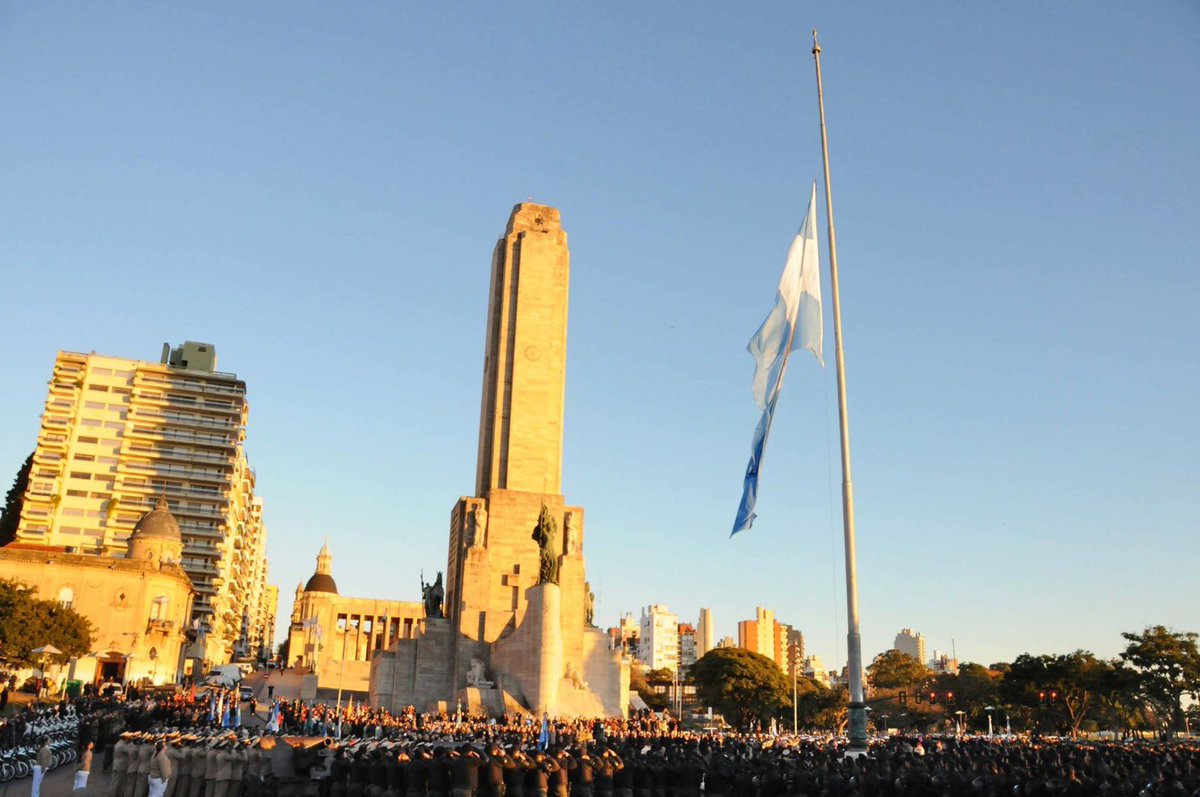 Hace 173 años, Rosario fue declarada ciudad.

La ciudad que tuve el honor de gobernar. 
La ciudad sin fundación, porque es una tierra que se forjó con el empuje y la unión de su gente, quienes la convirtieron en la ciudad del trabajo y la cultura.
¡Feliz cumpleaños Rosario!
