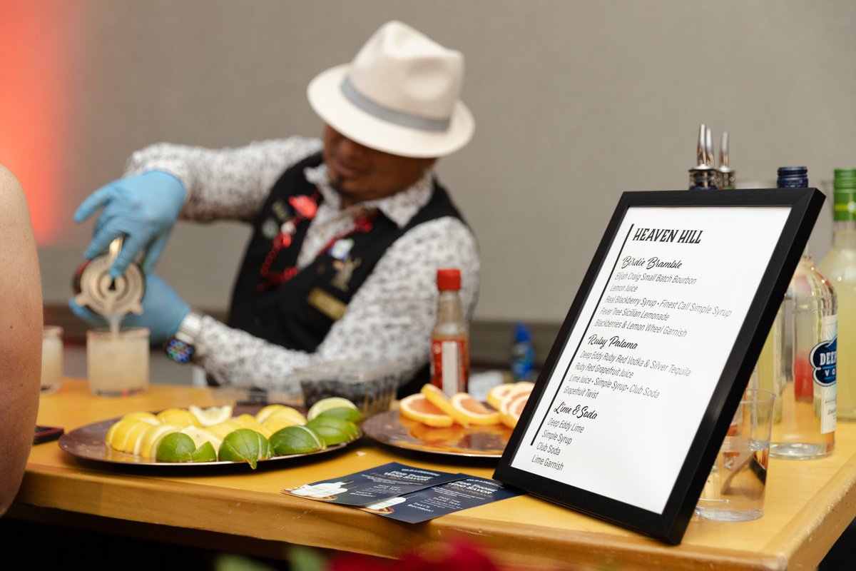 Unbridled_Eve's tweet image. Cheers to new traditions! 🥂 We were thrilled to welcome Heaven Hill to Unbridled Eve for the first time, featuring a delicious lineup of Elijah Craig, Lunazul Tequila, and Deep Eddy Vodka.

#UnbridledEve #UE25 #HeavenHill #ElijahCraig #Lunazul #DeepEddy