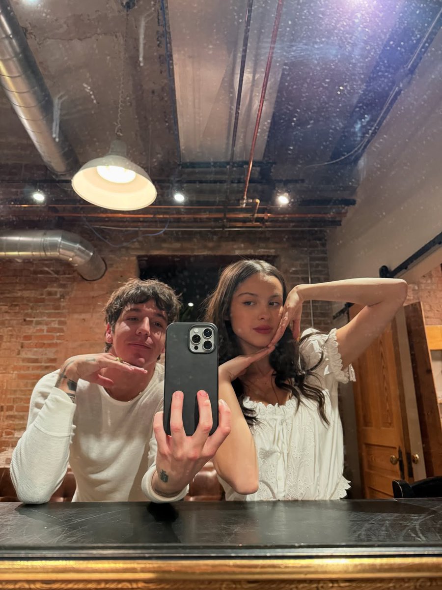 Olivia and ROLE MODEL via <a href="/LiviesHQ/">olivia’s livies 💋</a>! 

Our Sally 💜