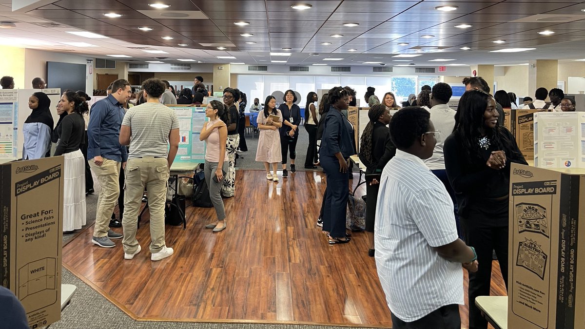 Last week, the office of community engagement and outreach hosted Einstein’s second annual Dr. Hal Strelnick Day. The day celebrated his support of programs and partnerships that encourage local #Bronx #highschool and #undergraduate students to pursue careers in medicine.