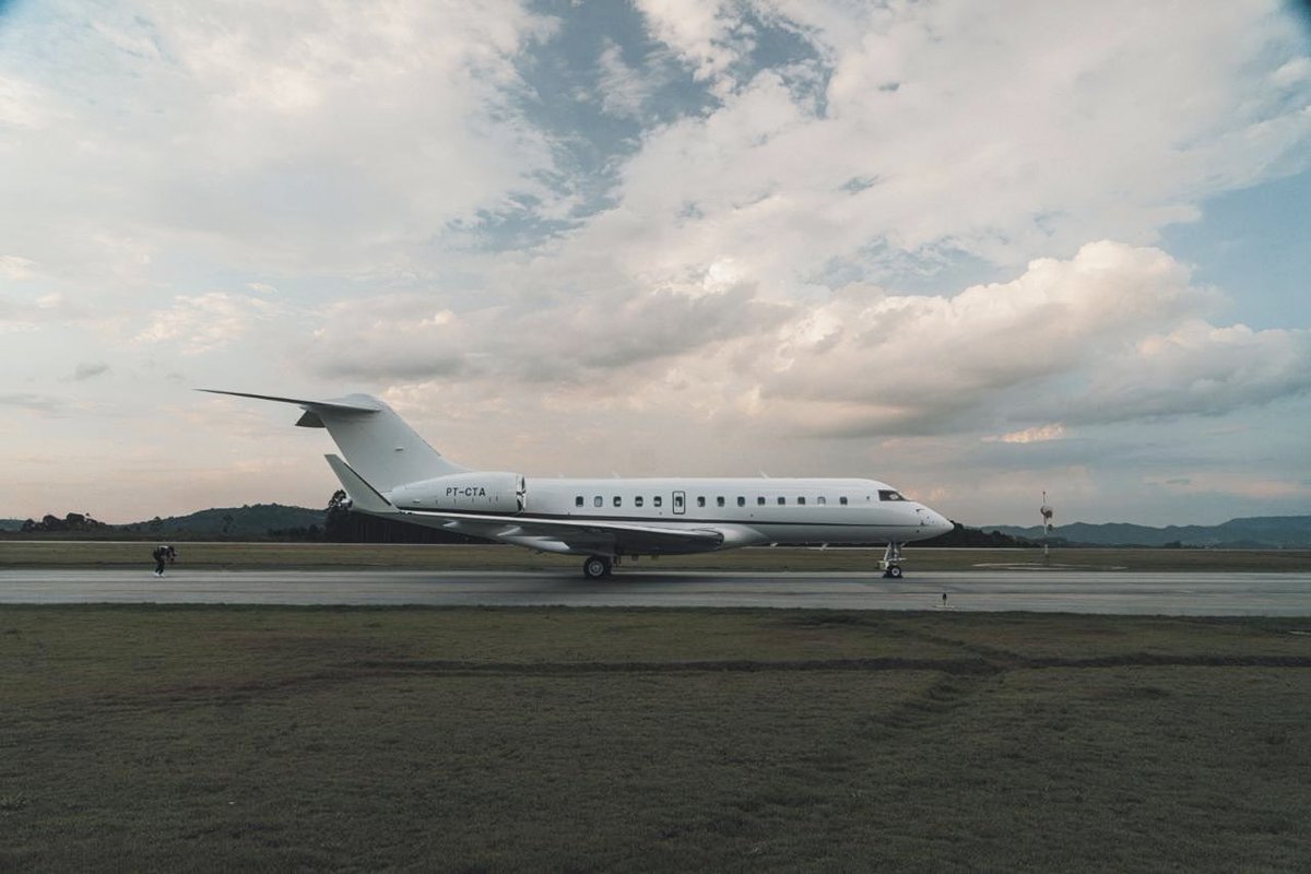 mikladco's tweet photo. FOR SALE | 2009 BOMBARDIER GLOBAL 5000

S/N 930* | $12,500,000

13-P Interior with Forward Galley
Gogo Avance L5 | HW Jetwave KA Band WiFi
Batch 3.4 Software Upgrade Fans 1/A+
JSSI Engine | APU | Airframe Programs
New Paint | Interior Refurb
180 Month Inspection Comp. in 2024 https://t.co/6ASfxg6CEA