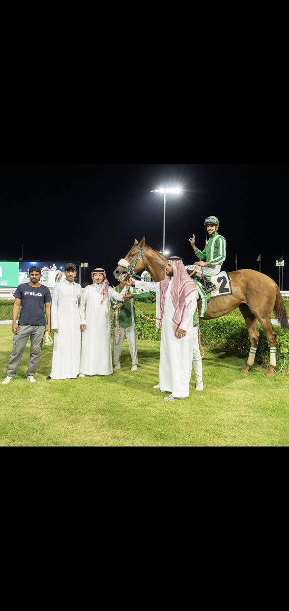 عاجل🧲🤝🧲
في صفقة غير معلنة أنتقل الجواد العملاق والبطل
الجوماني لمالك الخيل ورجل الاعمال الخلوق عادل الجمعان
الى الأسطبل الملكي أسطبل الأمير سعود بن سلمان
الف مبروك للبائع والشاري
جمالية الصفقة كونها انتاج سعودي وذلك ديدن الأمير سعود بن سلمان في دعمه لصناعة الانتاج السعودي