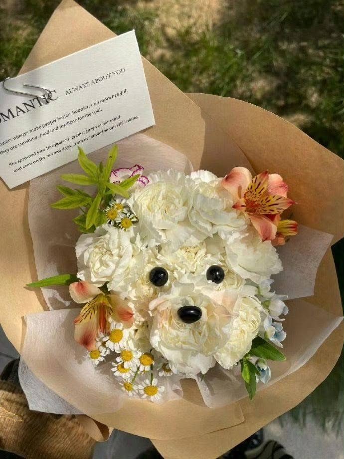 DiloConPerritos's tweet image. Que te regalen un ramo de flores es romántico, pero que te regalen un ramo de perriflores, es otro nivel 😍