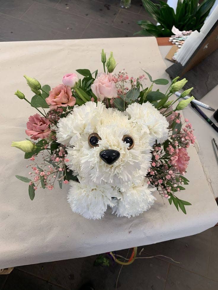 DiloConPerritos's tweet image. Que te regalen un ramo de flores es romántico, pero que te regalen un ramo de perriflores, es otro nivel 😍