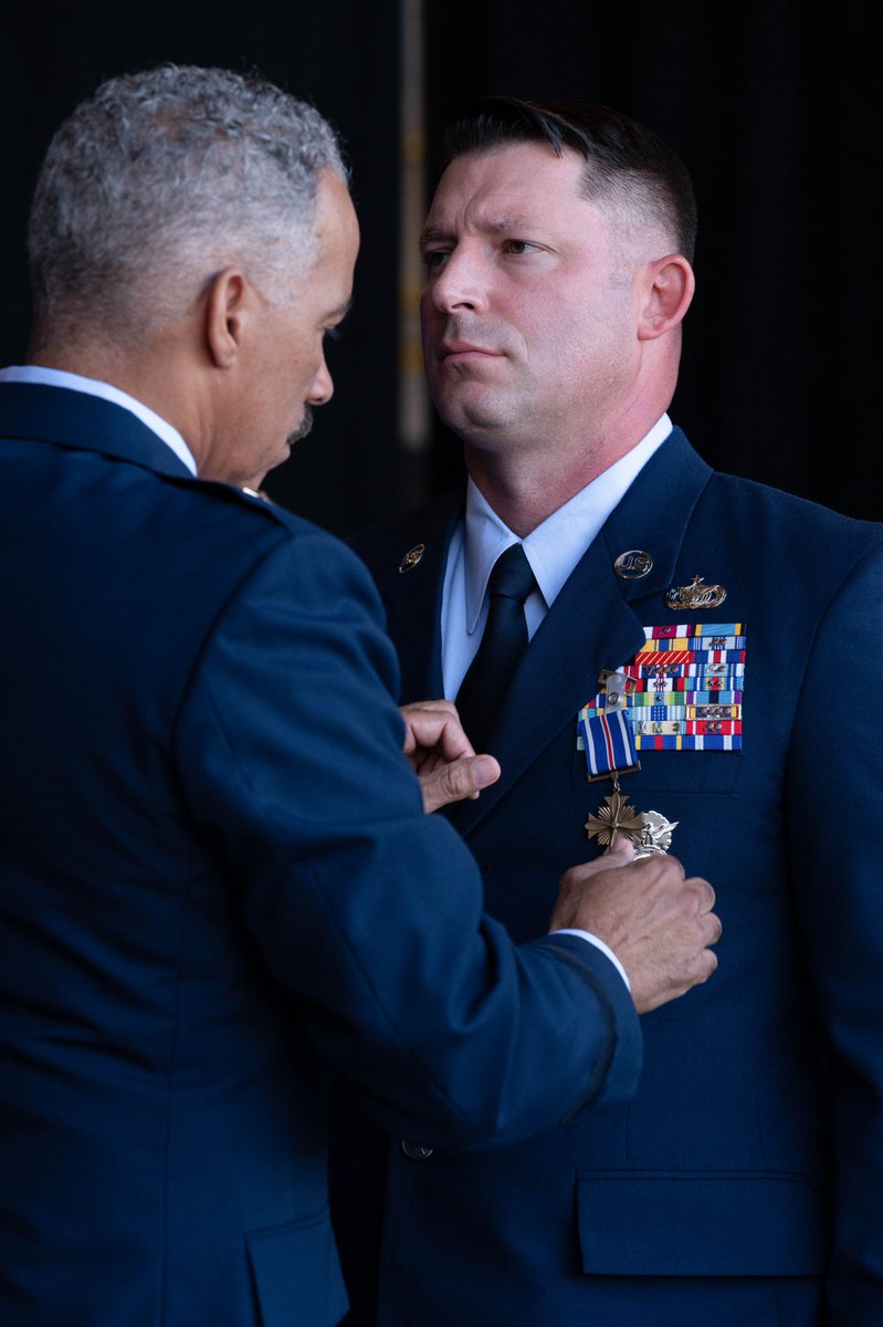 National Guard (@usnationalguard) on Twitter photo Master Sgt Keith McGraw, of the <a href="/WVNationalGuard/">WV National Guard</a>'s 130th Airlift Wing, was awarded the Distinguished Flying Cross with Combat Device for his heroic efforts in the events surrounding Operation Allies Refuge on Sunday.
🔗nationalguard.mil/News/Article-V… Master Sgt Keith McGraw, of the <a href="/WVNationalGuard/">WV National Guard</a>'s 130th Airlift Wing, was awarded the Distinguished Flying Cross with Combat Device for his heroic efforts in the events surrounding Operation Allies Refuge on Sunday.
🔗nationalguard.mil/News/Article-V…