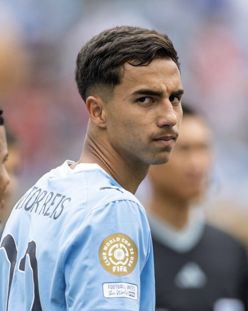 cityreport_'s tweet photo. Girona’s loan deal for Vitor Reis includes a clause where #ManCity can trigger his immediate return if needed, according to @andrehernan. 📑 https://t.co/HtFkDP1wHx