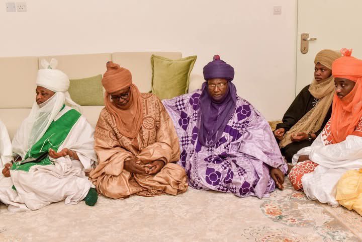 The Emir of Kano, Khalifa Muhammadu Sanusi II, PhD, CON, today visited the family of former President Muhammadu Buhari in Kaduna to offer his condolences to the family. The Emir prayed for Allah’s mercy and forgiveness upon the soul of the late President and strength for his