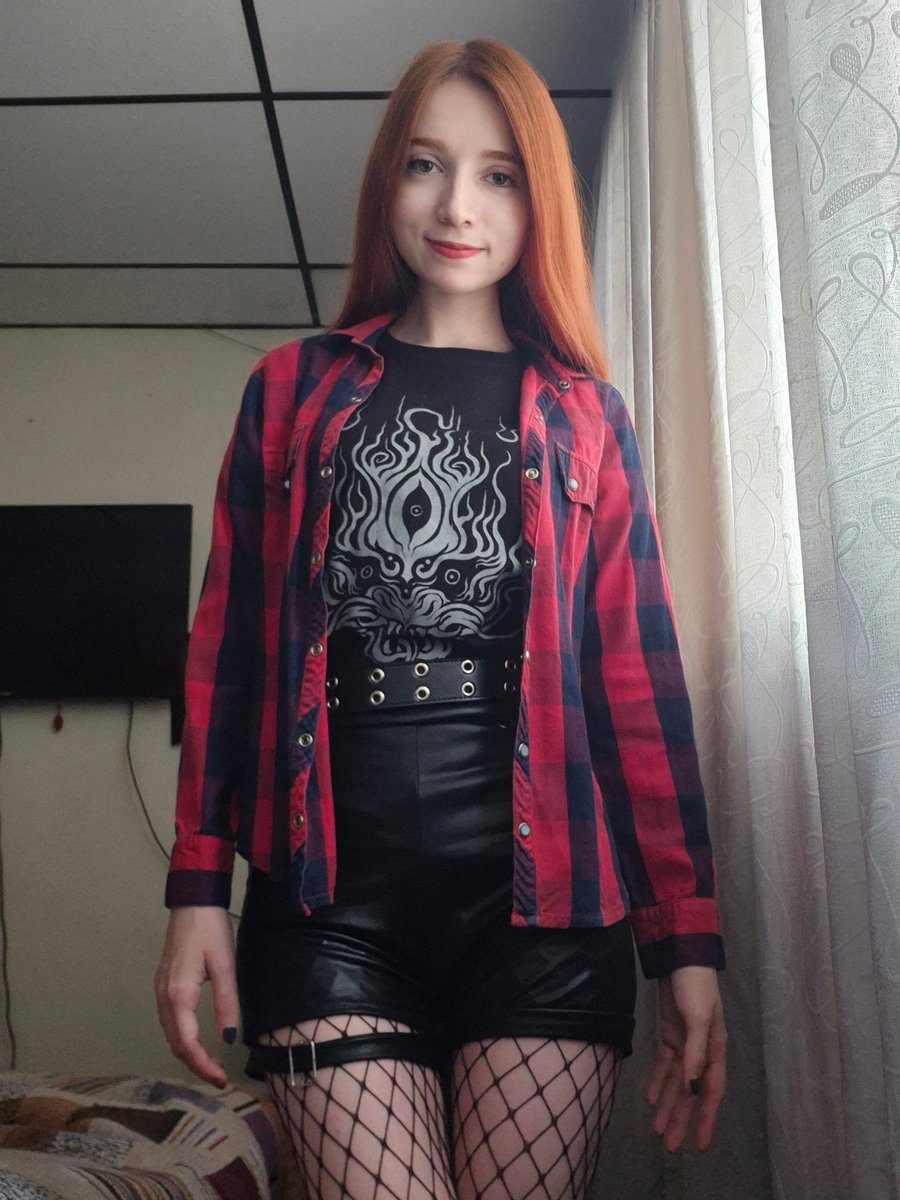 MiyuValkyrie's tweet photo. Whispers in the Dark 💀🖤

#metalhead https://t.co/OAU0LvP2fy