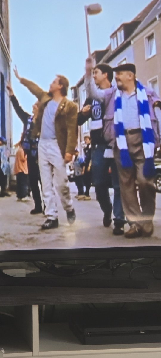 Ruhe, ich muss mich bilden.#S04