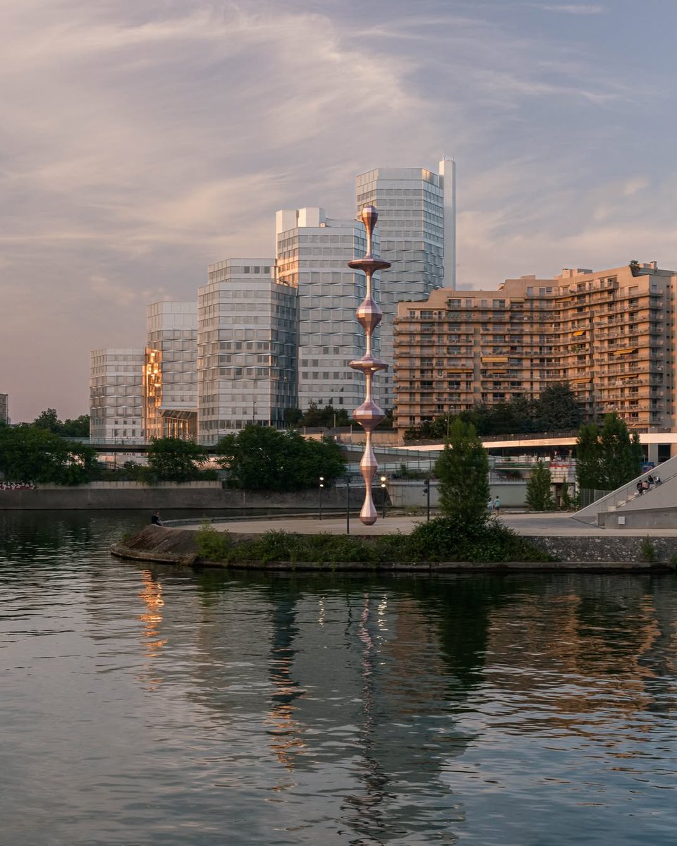 Dominique Perrault (@perraultarchi) on Twitter photo — #InYourEyes —
Les formes prismatiques de Citylights captent le coucher de soleil ; l'œuvre « Ether » de <a href="/kohei_nawa/">Kohei Nawa</a> brille à l'extrémité de l'île Seguin, sur la Seine.
╳ Réhabilitation des tours du Pont de Sèvres
╳ <a href="/Ville_BoulogneB/">Ville de Boulogne-Billancourt</a>
╳ 2007-2015
╳ Photo : Araceli Lesko — #InYourEyes —
Les formes prismatiques de Citylights captent le coucher de soleil ; l'œuvre « Ether » de <a href="/kohei_nawa/">Kohei Nawa</a> brille à l'extrémité de l'île Seguin, sur la Seine.
╳ Réhabilitation des tours du Pont de Sèvres
╳ <a href="/Ville_BoulogneB/">Ville de Boulogne-Billancourt</a>
╳ 2007-2015
╳ Photo : Araceli Lesko