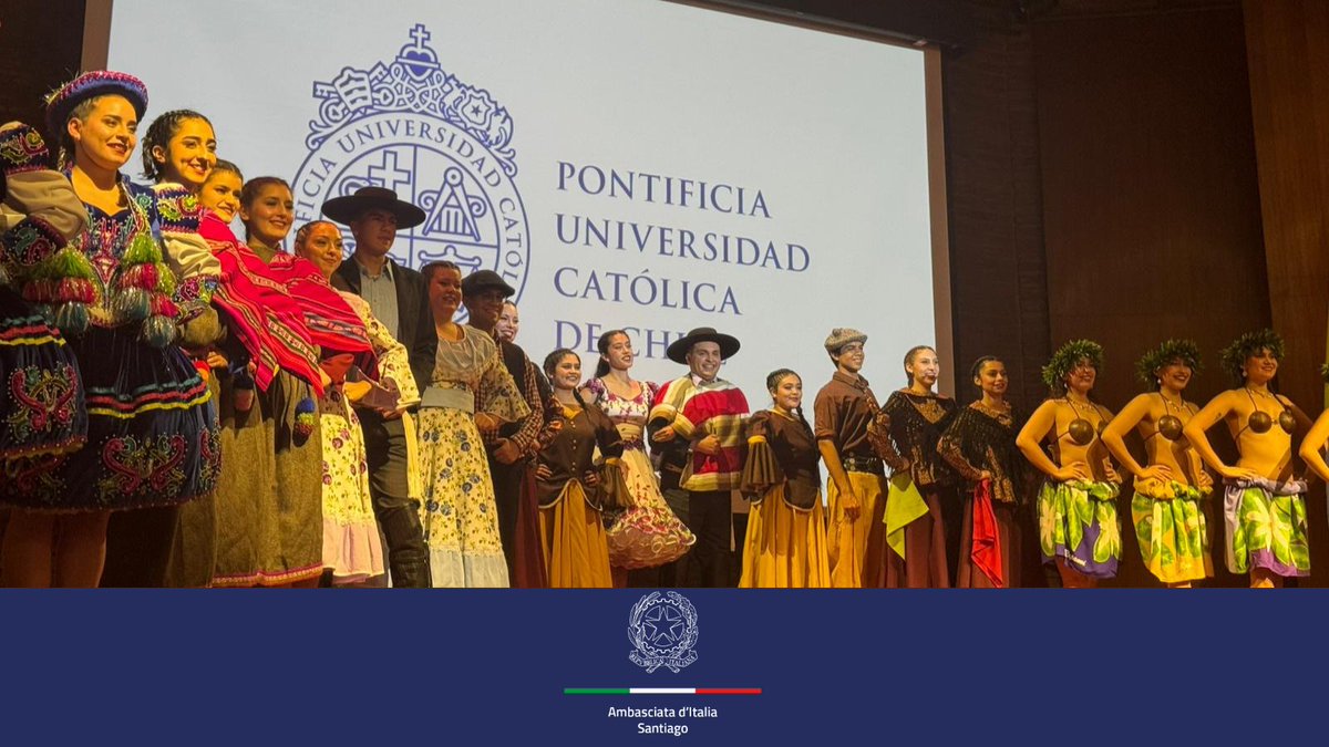 La embajadora <a href="/ValeriaBiagiott/">Valeria Biagiotti</a> participó en ceremonia inauguración del semestre académico <a href="/ucatolica/">Universidad Católica</a>, dedicada a estudiantes internacionales, incluidos 17 italianos.
🇮🇹 🇨🇱 confirman una vez más el profundo vínculo que los une, fortalecido por el intercambio cultural y académico.