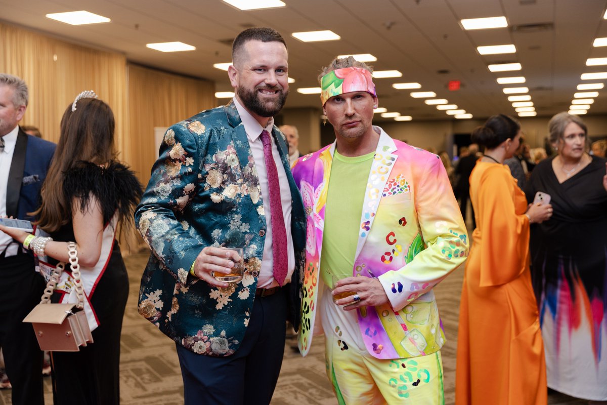 Unbridled_Eve's tweet image. The outfits? Unbridled. 💃🕺 From head-turning hats to statement suits, our guests brought the style and the personality to match.

#UnbridledEve #UE25 #fashionstatement #fashioninspo #Derbyfashion