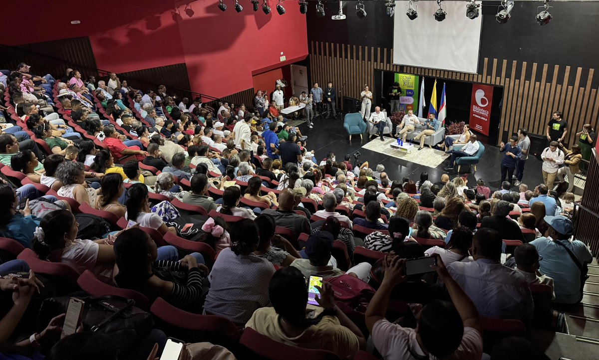 Es clave que los caleños sepan en qué se invertirá cada peso de la inversión social más grande que se ha hecho en Cali.

Por eso estamos socializando #InvertirParaCrecer, un proyecto que sanará las heridas del abandono, proyectará a Cali y la impulsará con iniciativas