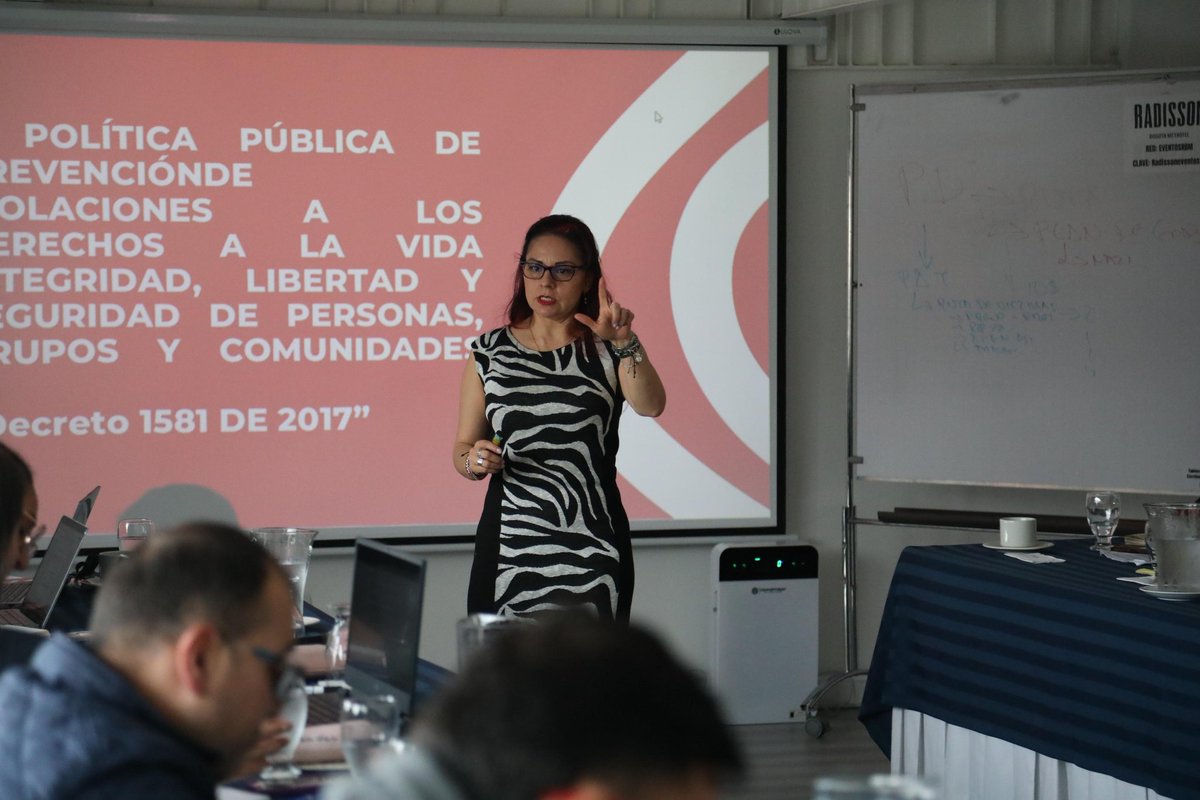 MinInterior's tweet photo. Con el fin de apoyarlos en el proceso de registro de avances en el Reporte Unificado del Sistema de Información, Coordinación y Seguimiento Territorial (#Rusicst) de la Política Pública de Víctimas del Conflicto Armado Interno y de incrementar sus capacidades para su implementación en el territorio 🌱.