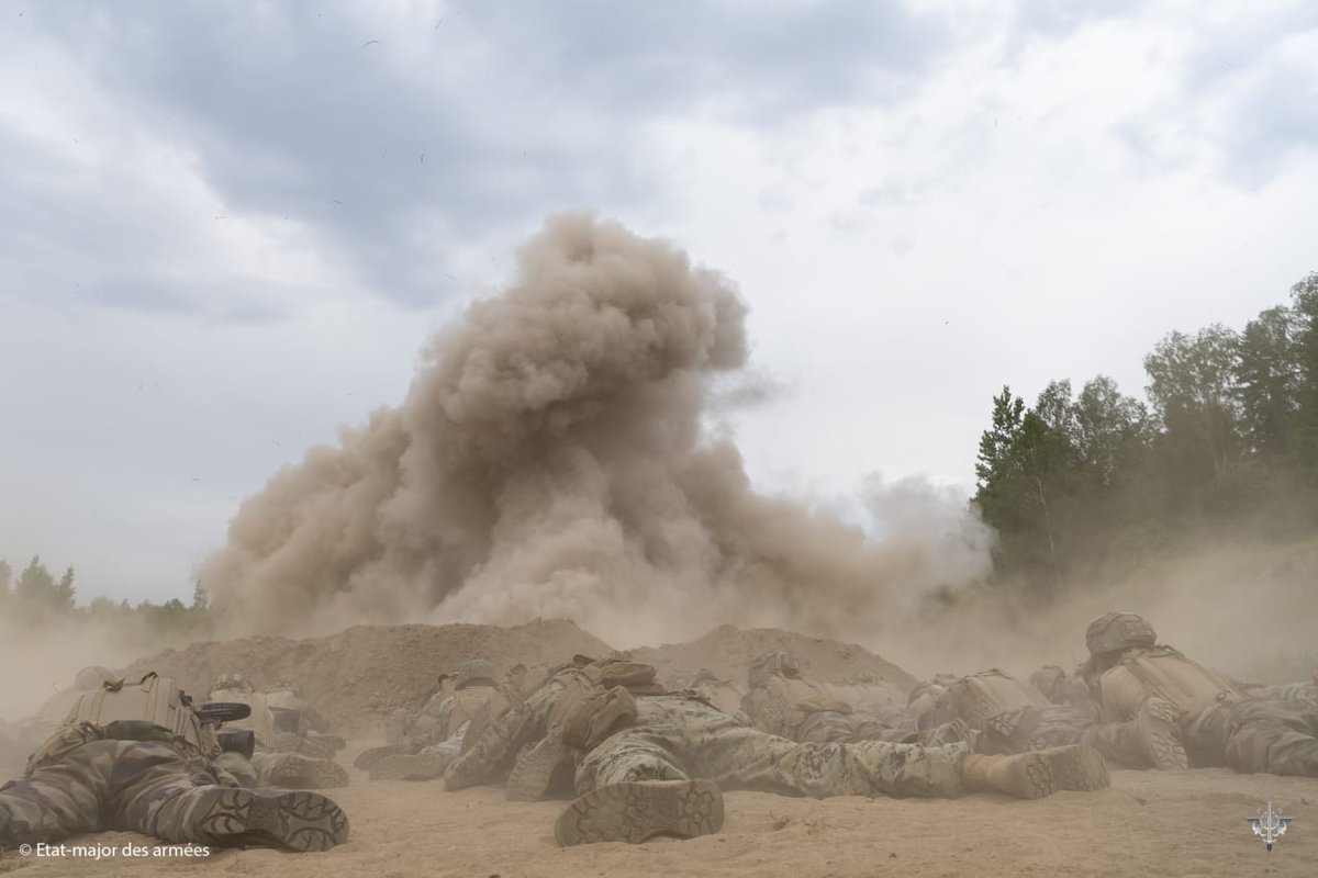 FrForcesEstonia's tweet photo. Charges placed, coordinated :
3, 2, 1… BOOM 💥Tapa, Estonia — Target neutralized.
🇨🇵 combat engineers from 🇬🇧 FLF MN Battle group with 🇺🇸Marines conducted a joint demolition exercise.
Precision. Interoperability. Superiority ✔️
#FrenchForces #USMarines #NATO #CombatEngineers https://t.co/5cxjjVUyVW